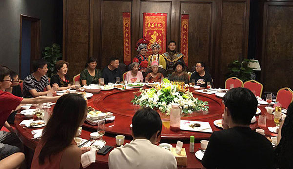 感受戏曲韵味  传承国粹文化——天朗·梨园宫艺术团推出戏曲进包间活动