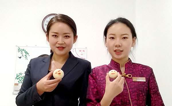 八月十五月儿圆  天朗月饼香又甜